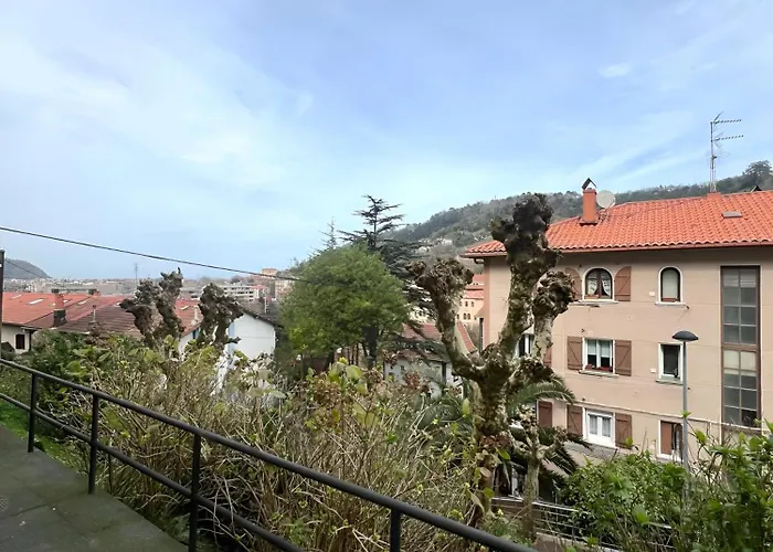 Luistarrak Apartment- Free Parking